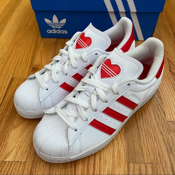 Adidas Superstar Heart Women’s Sneakers - Picture 2 of 8